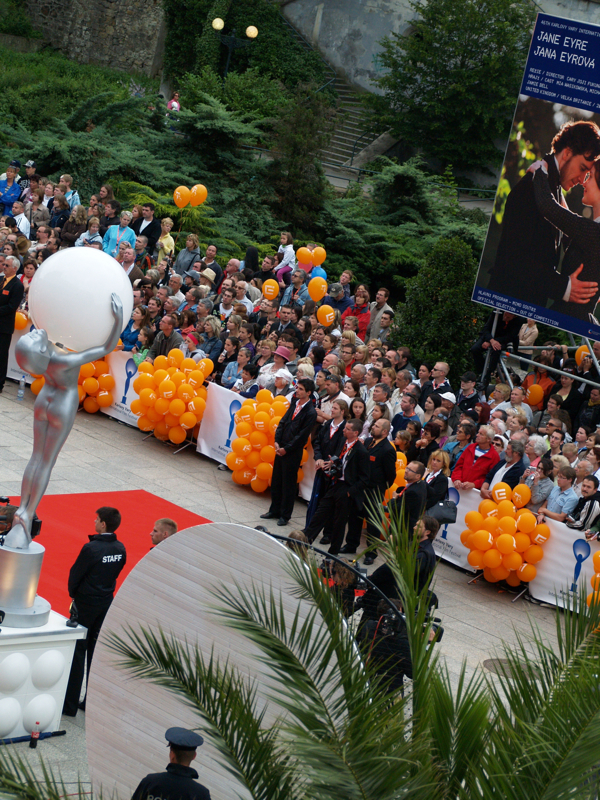 Fotky z filmov�ho festivalu v Karlov�ch Varech - fotografie 26